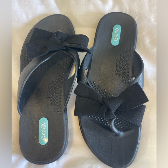 Oka-B Women's Kira Bow Flip Flops - Picture 3 of 8